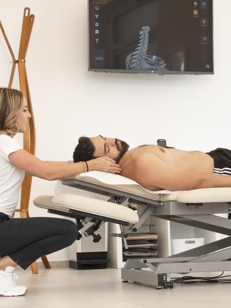 Trattamento presso Chirofit & Rehab, con analisi della colonna vertebrale